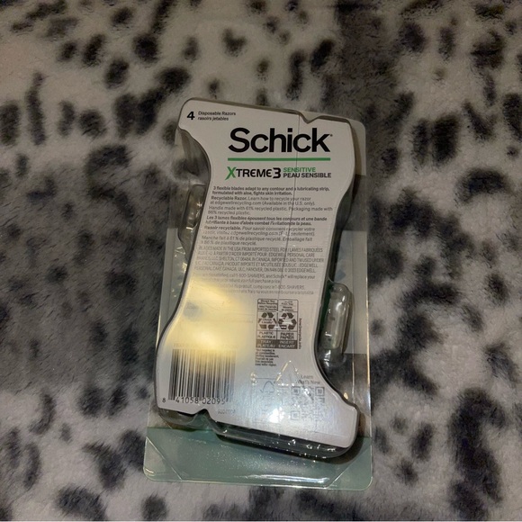 Schick Xtreme 3 Razors - Picture 6 of 7